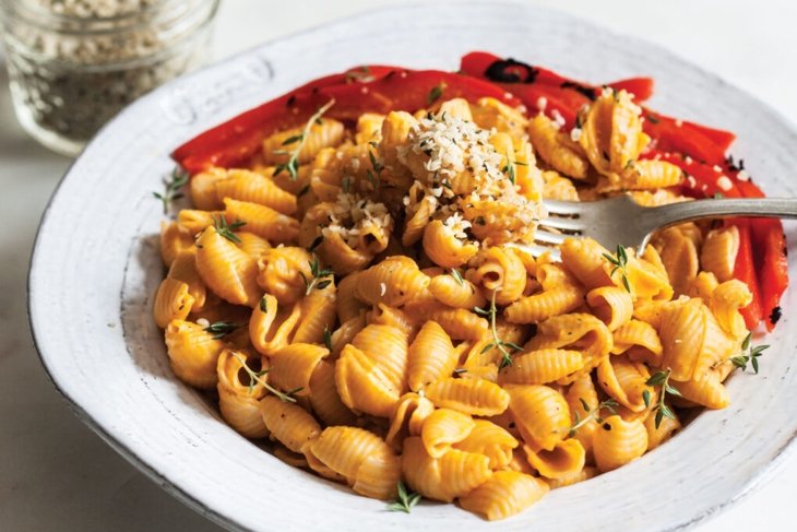 Quick and Easy Vegan Roasted Red Pepper Mac ’n’ Cheese