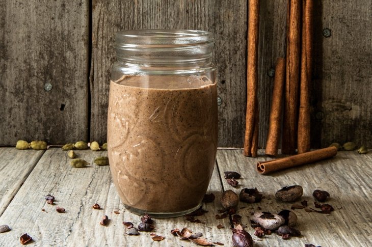 Spiced Cocoa, Coffee, and Chia Smoothie